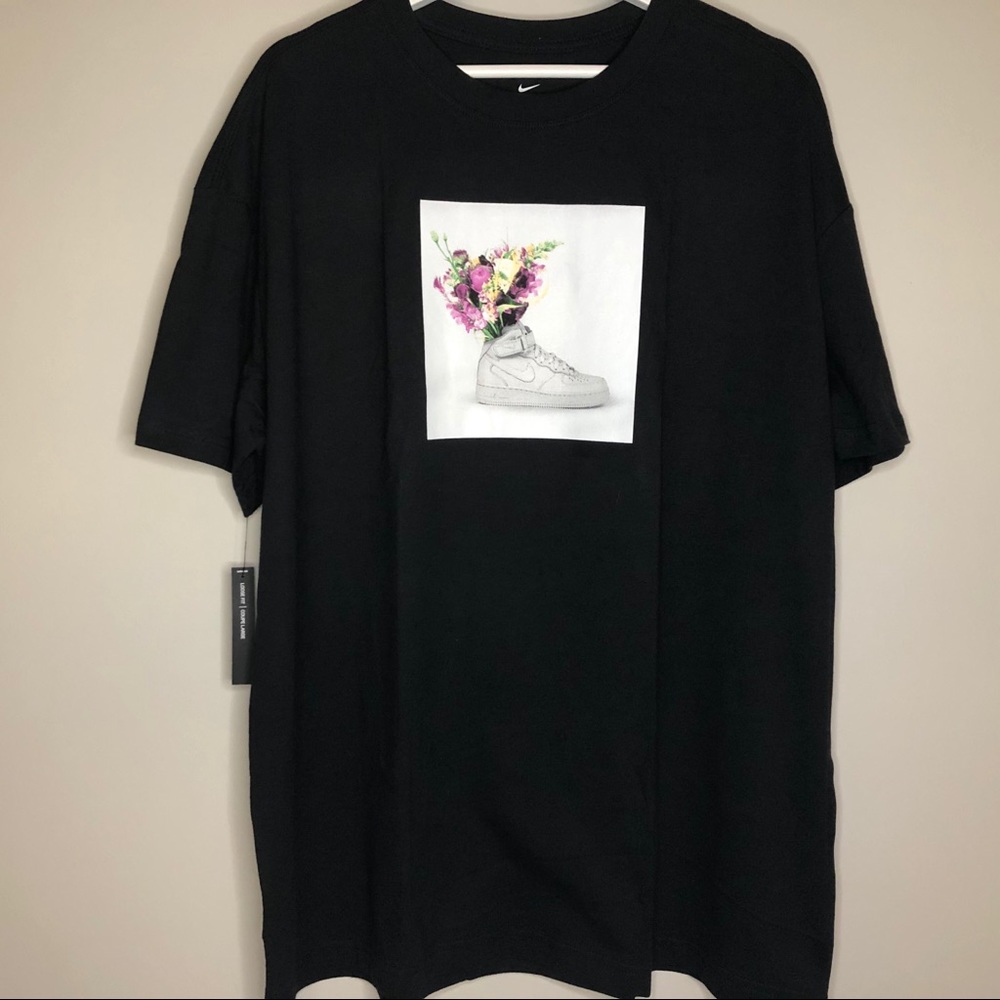 The Nike Black Tee Bloom Graphic Oversized Tee NWT - Picture 1 of 6